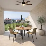 Apartment Ruby 60 M From *