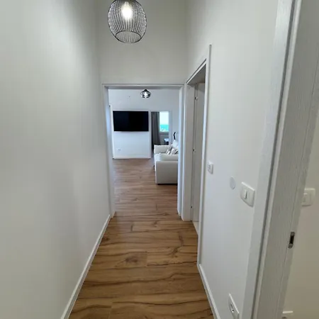 Ruby 60 M From Apartament *