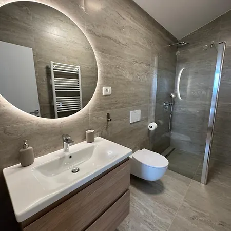 Ruby 60 M From Apartament *