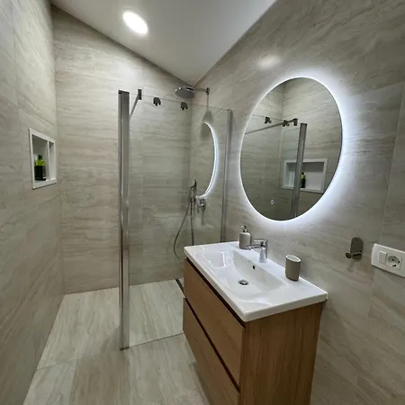 Ruby 60 M From Apartament *