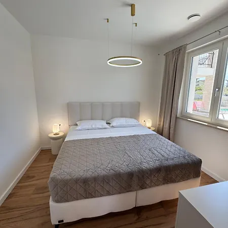 Ruby 60 M From Apartment Lovrečica